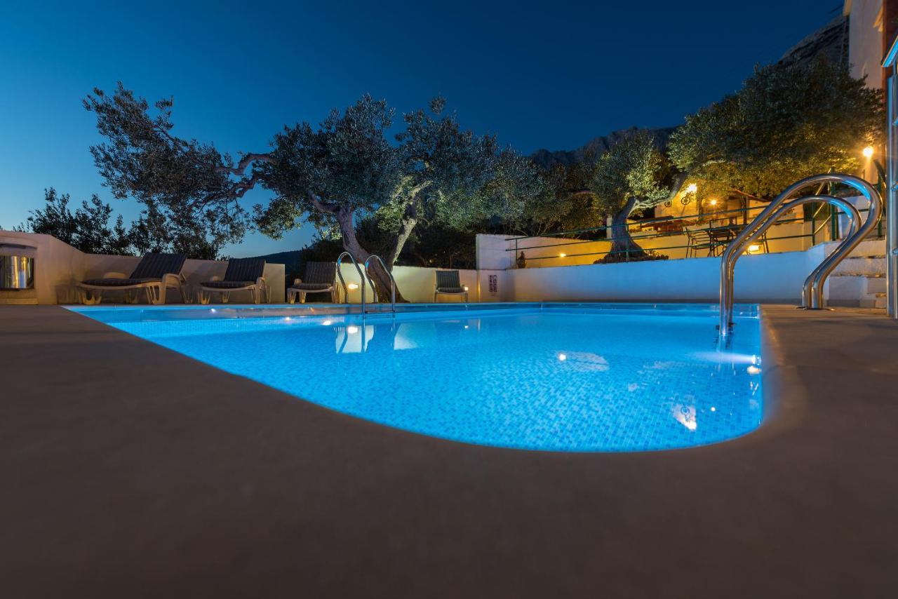 Apartment Glavina With Private Pool Makarska Kültér fotó